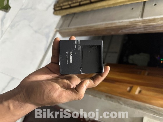 Canon EOS 600D + 18-135mm IS STM Lens + Boya Mic ++ Carry ba